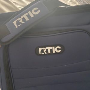 28 can Cooler Never used with 2 brand new ice packs never used.